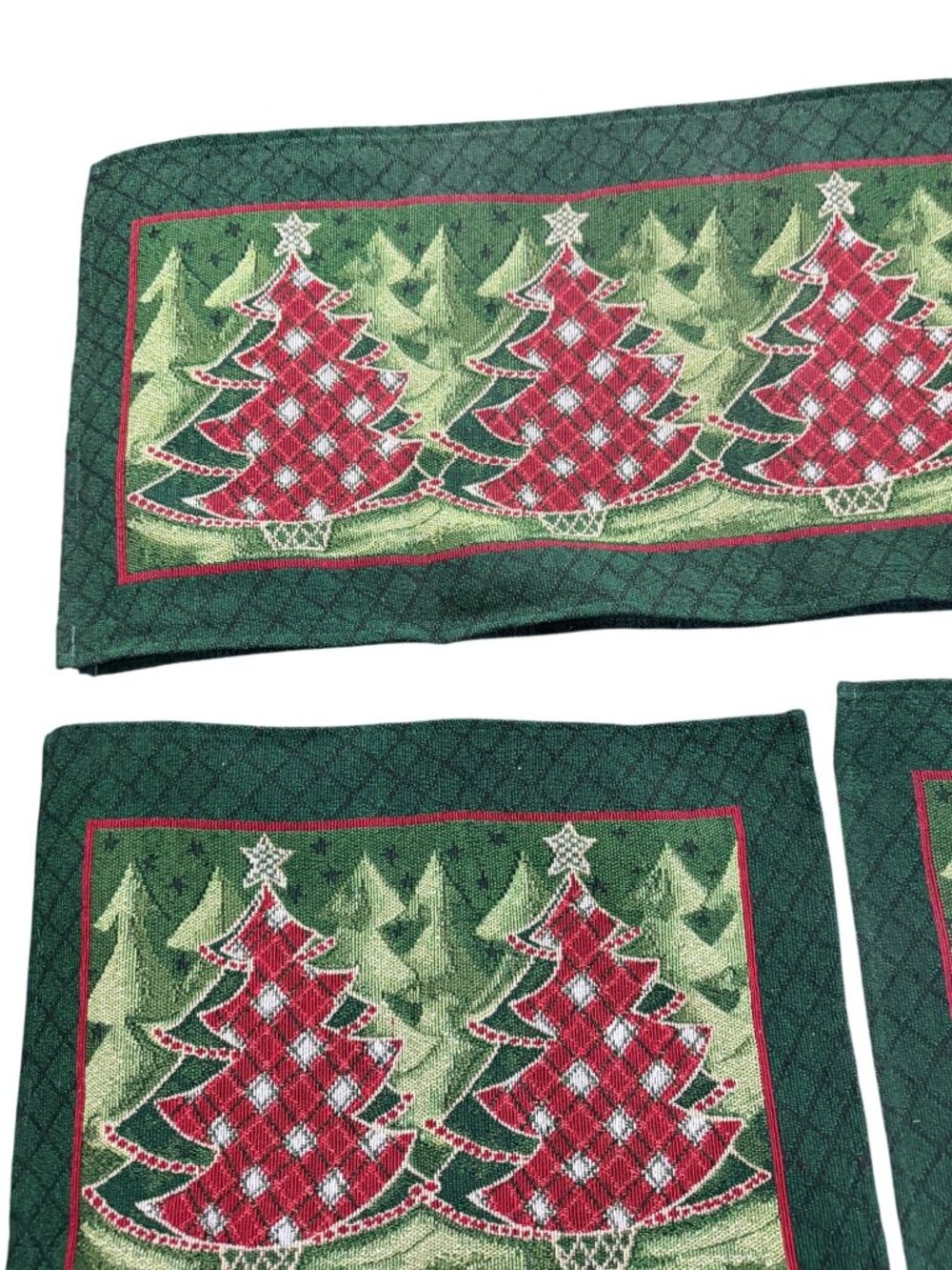 Holiday Christmas Tree Runner & Placemats Set Green & Red Quilted Pattern Festiv - Picture 3 of 3
